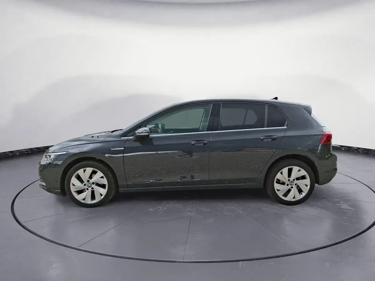 Gebraucht VW Golf VIII Style 131 PS (96 kW) 2024 Grau Limousine