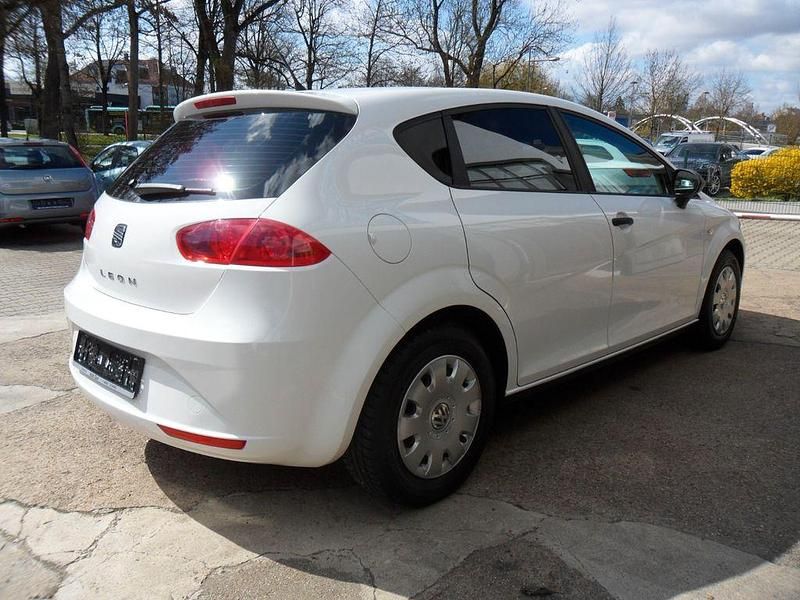 Gebraucht Seat Leon Reference 86 PS (63 kW) 2010 Frost weiß Kleinwagen