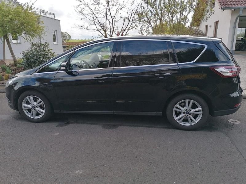 Gebraucht Ford S-MAX Titanium 150 PS (110 kW) 2017 Schwarz Van / Kleinbus