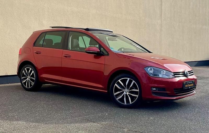 Rot Gebraucht 2015 VW Golf VII Cup Limousine | 10.990 € (Guter Preis) - Bild 1/4