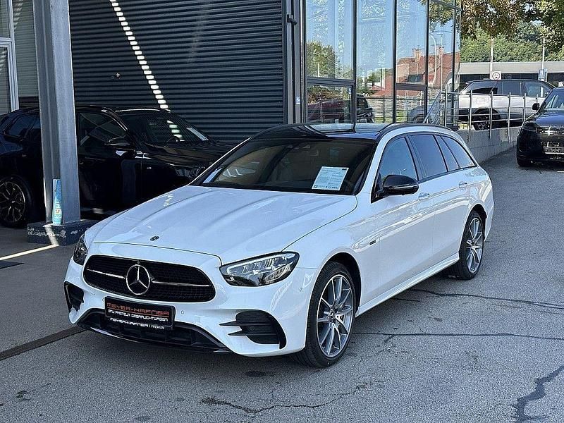 Weiß Gebraucht 2023 Mercedes E300 Edition Limousine | 51.990 € (Guter Preis) - Bild 1/4