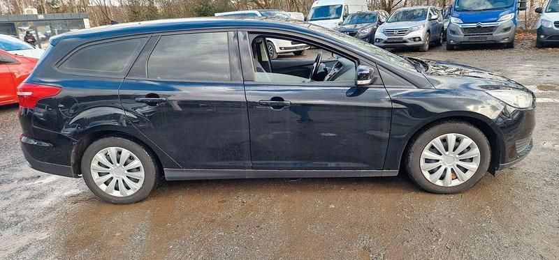 Gebraucht Ford Focus Trend 125 PS (91 kW) 2017 Schwarz Limousine