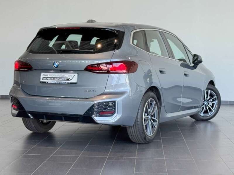 Gebraucht BMW 220 Active Tourer M Sport 156 PS (114 kW) 2023 Grau Van / Kleinbus