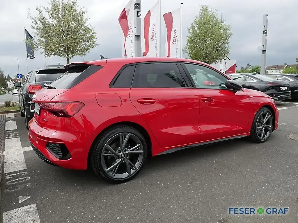 Gebraucht Audi A3 Ambiente 200 PS (147 kW) 2022 Tangorot metallic Limousine