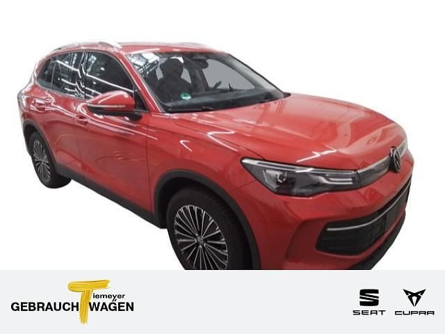 Persimmon red metallic Gebraucht 2024 VW Tiguan Life SUV | 34.870 € (Fairer Preis) - Bild 1/3