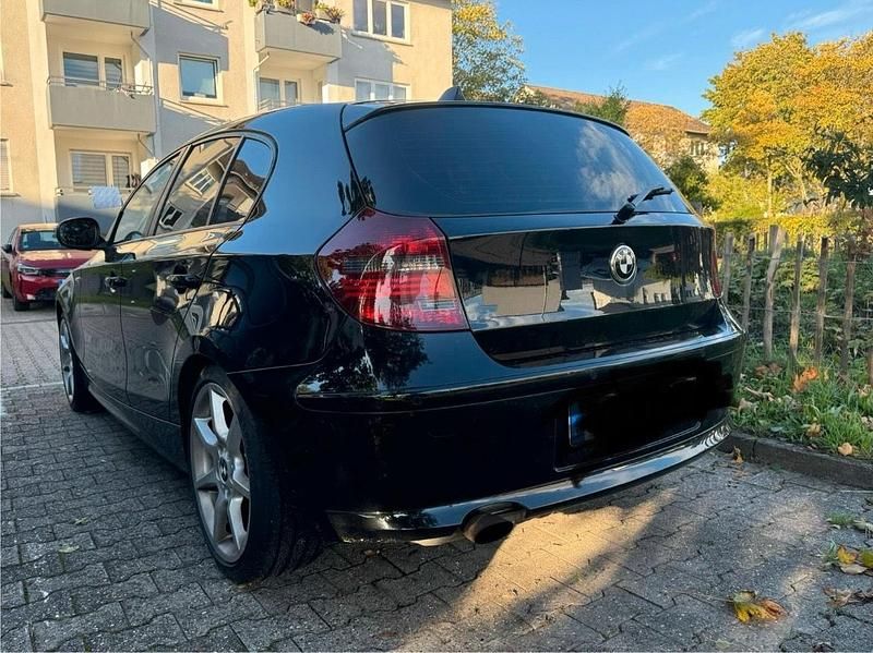 Gebraucht BMW 116 122 PS (89 kW) 2009 Schwarz Kleinwagen