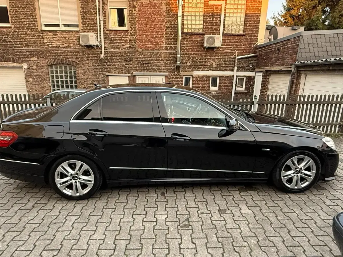 Gebraucht Mercedes E350 231 PS (169 kW) 2009 Schwarz Limousine