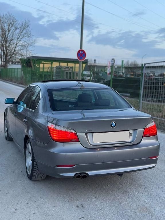 Gebraucht BMW 525 197 PS (144 kW) 2008 Grau Limousine