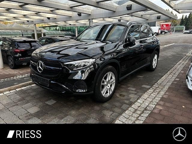 Unilack schwarz Gebraucht 2023 Mercedes GLC200 Avantgarde SUV | 44.900 € (Guter Preis) - Bild 1/4