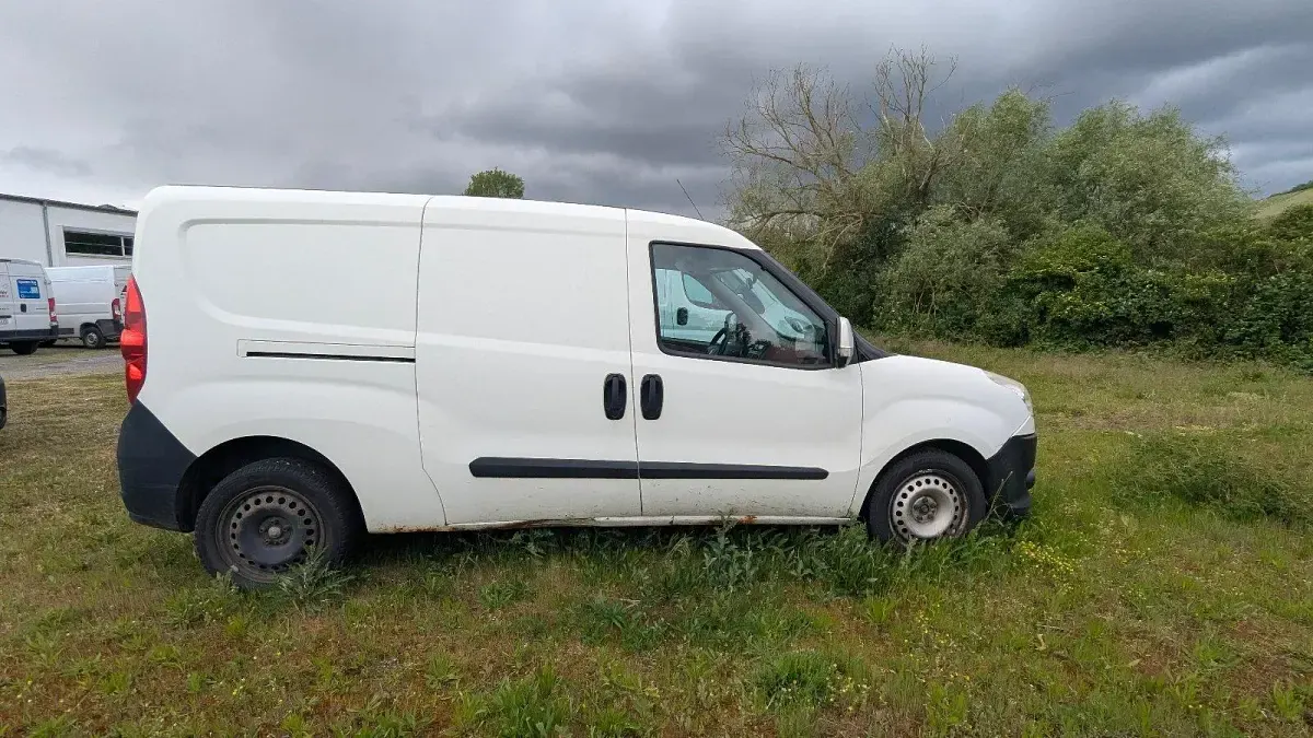 Gebraucht Fiat Doblò 100 PS (73 kW) 2015 Weiß Van / Kleinbus