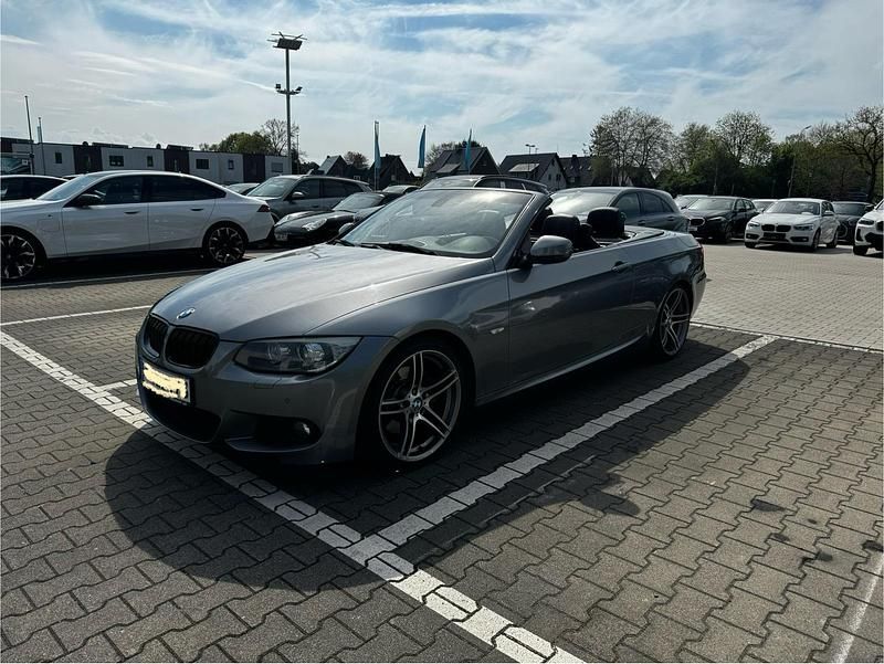 Grau Gebraucht 2011 BMW 325 Cabriolet M Sport Cabrio | 12.055 € (Teuer) - Bild 1/4