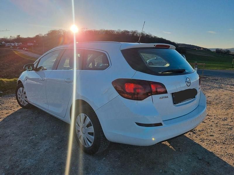 Gebraucht Opel Astra Innovation 110 PS (80 kW) 2011 Weiß Kombi
