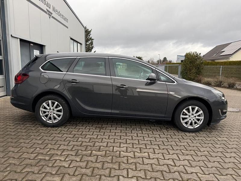 Gebraucht Opel Astra Exklusiv 165 PS (121 kW) 2014 Grau Kombi