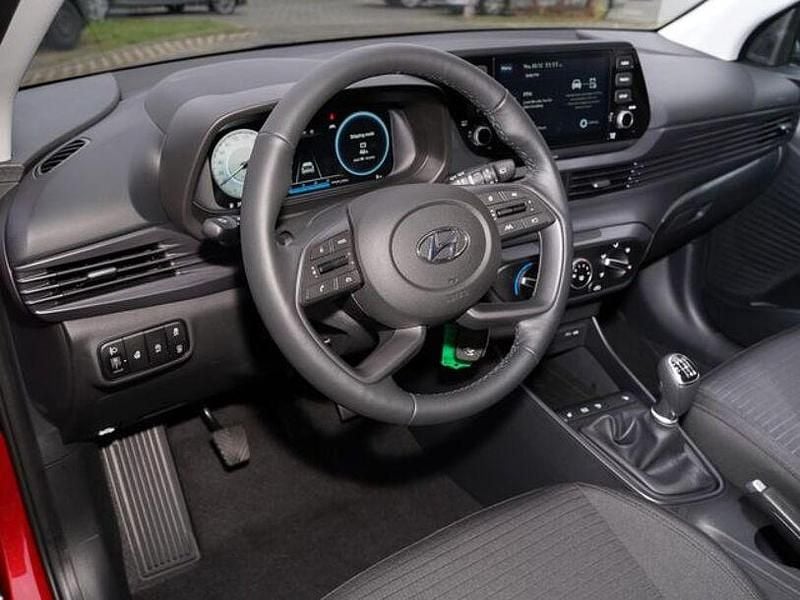 Gebraucht Hyundai i20 Trend 101 PS (74 kW) 2023 Phantom black Kleinwagen