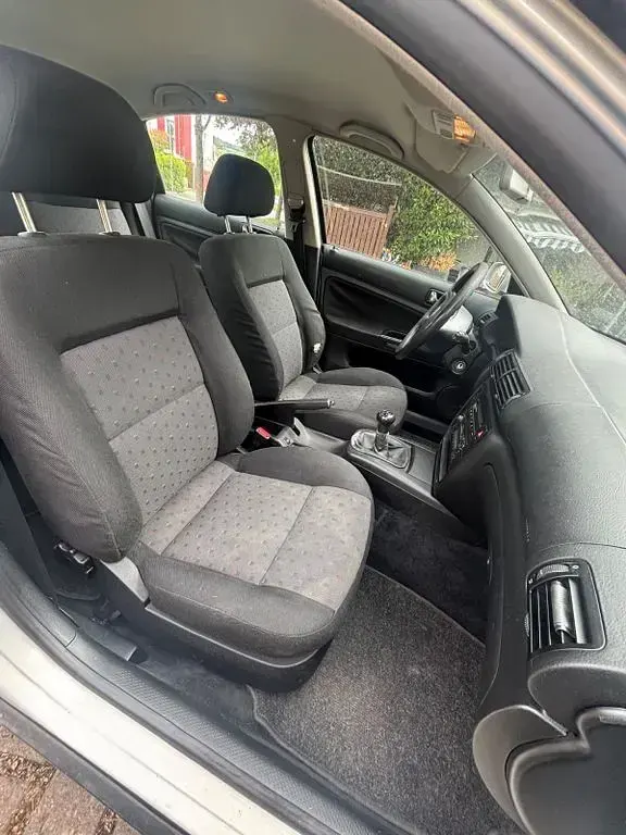 Gebraucht VW Passat Comfortline 101 PS (74 kW) 1999 Silber Limousine