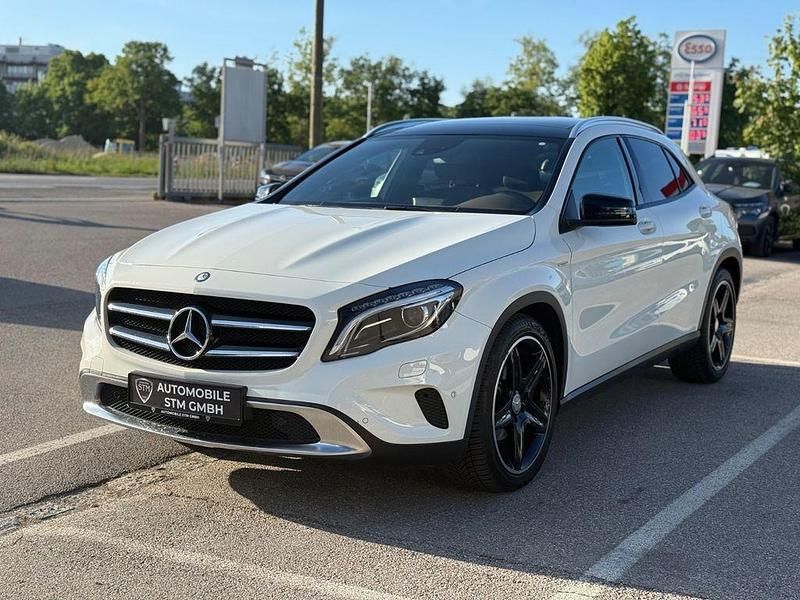 Weiß Gebraucht 2014 Mercedes GLA220 Edition 1 SUV | 20.500 € (Fairer Preis) - Bild 1/4