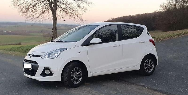 Gebraucht Hyundai i10 Edition 67 PS (49 kW) 2014 Weiß Kleinwagen