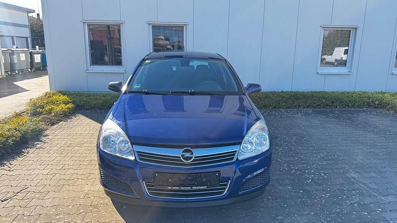 Używany Opel Astra 90 KM (66 kW) 2007 Niebieski Sedan/Limuzyna