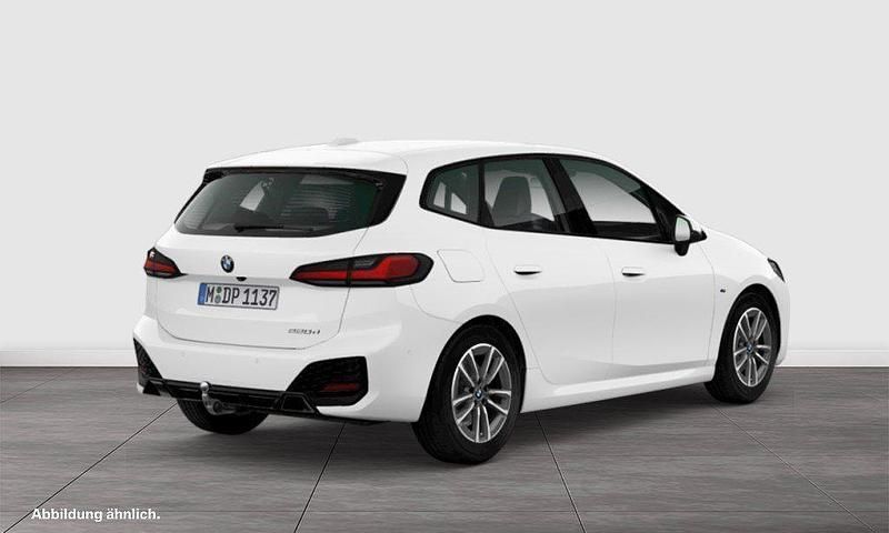 Gebraucht BMW 220 Active Tourer M Sport 163 PS (119 kW) 2025 Weiß Van / Kleinbus