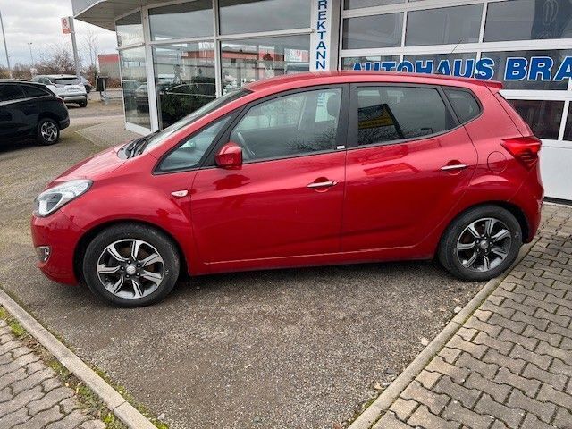 Gebraucht Hyundai ix20 Passion 90 PS (66 kW) 2016 Fiery red / met Kleinwagen