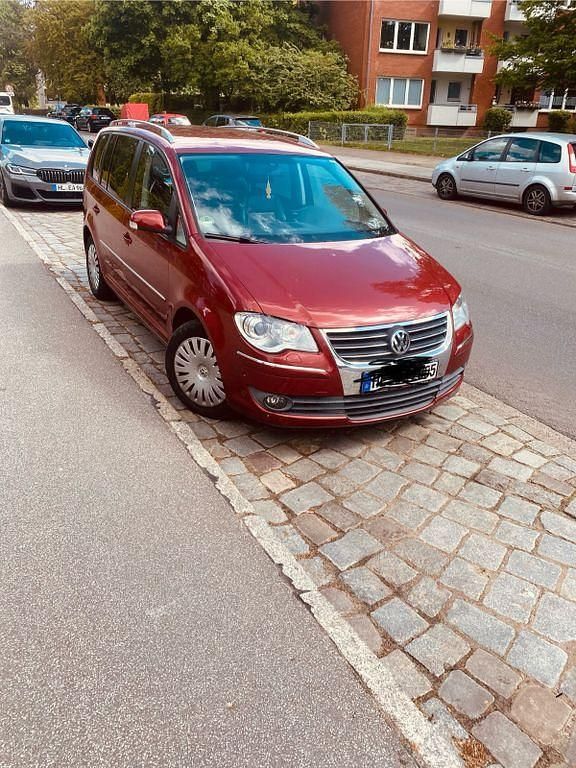 Rot Gebraucht 2009 VW Touran Freestyle Van / Kleinbus | 5.500 € (Etwas zu teuer) - Bild 1/4
