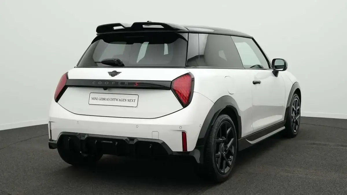Używany Mini John Cooper Works 204 KM (150 kW) 2025 Biały Hatchback