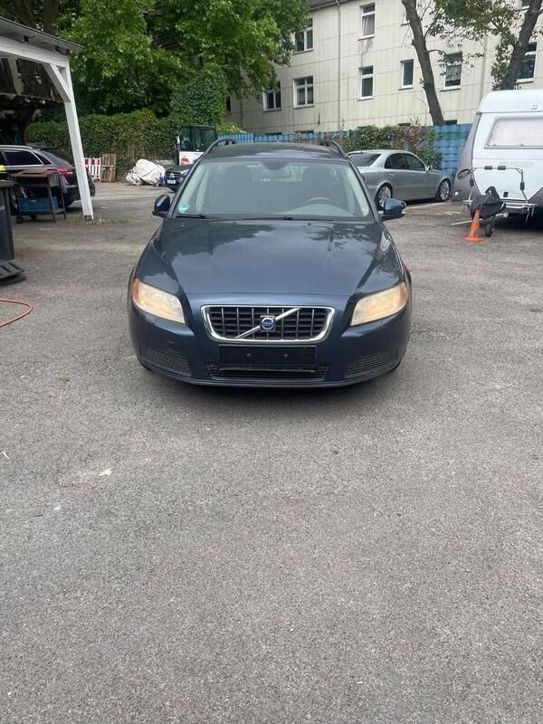 Blau Gebraucht 2009 Volvo V70 Momentum Kombi | 5.700 € (Guter Preis) - Bild 1/4