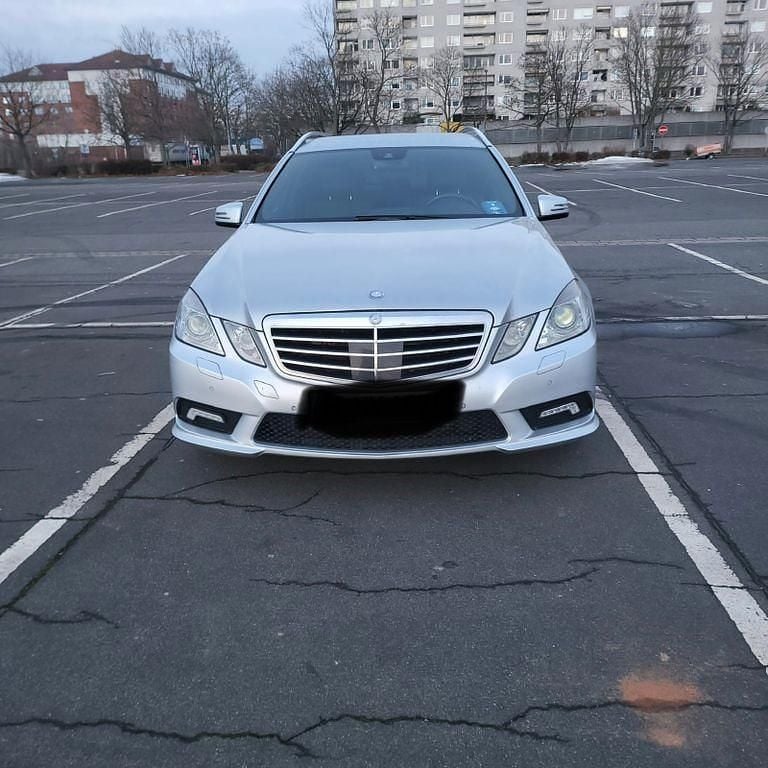 Silber Gebraucht 2010 Mercedes E350 Avantgarde Limousine | 9.500 € (Superpreis) - Bild 1/4