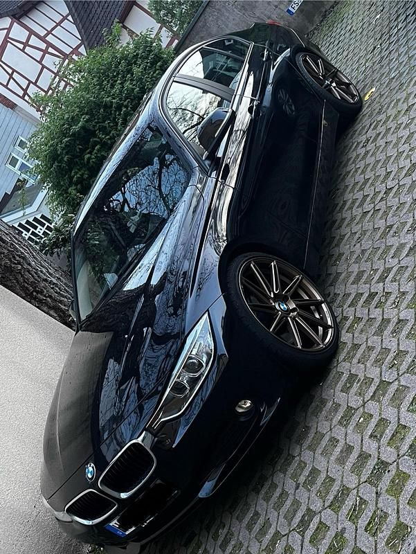 Schwarz Gebraucht 2013 BMW 320 Efficient Dynamics Limousine | 16.500 € (Teuer) - Bild 1/4