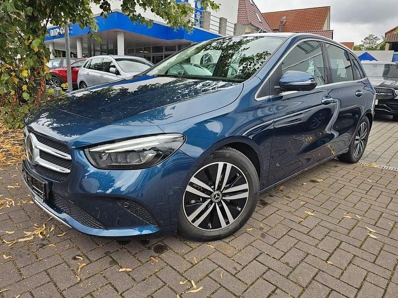 Blau Gebraucht 2020 Mercedes B200 Progressive Van / Kleinbus | 24.950 € (Guter Preis) - Bild 1/4