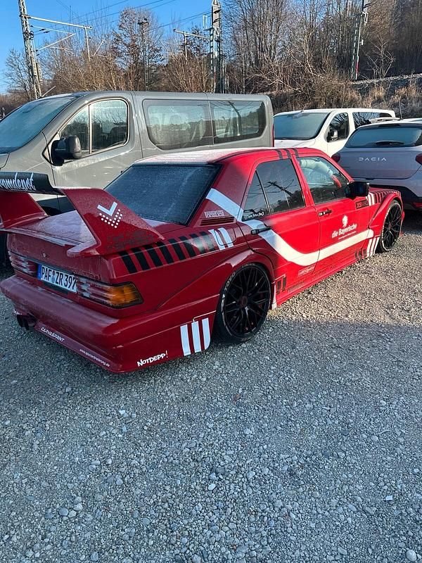 Rot Gebraucht 1988 Mercedes 190 Limousine | 28.000 € - Bild 1/4