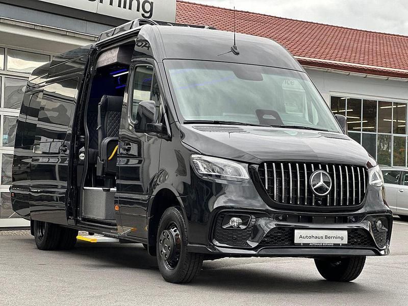 Obsidianschwarz metallic Neu 2025 Mercedes Sprinter Van | 124.950 € - Bild 1/4