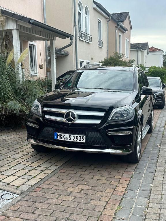 Schwarz Gebraucht 2013 Mercedes GL350 SUV | 29.500 € (Fairer Preis) - Bild 1/4