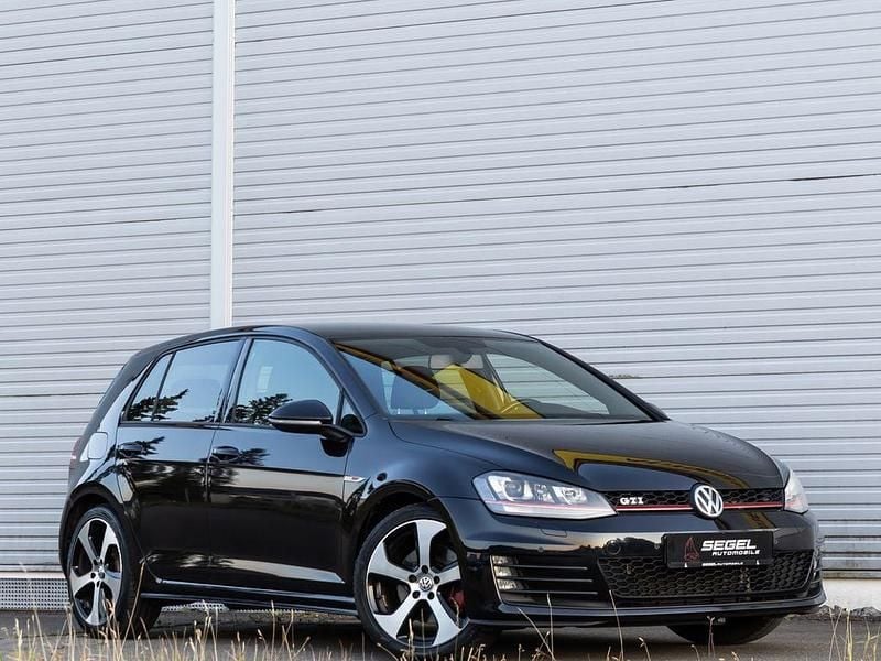 Deep black perleffekt Gebraucht 2015 VW Golf VII GTI Limousine | 17.990 € (Fairer Preis) - Bild 1/4