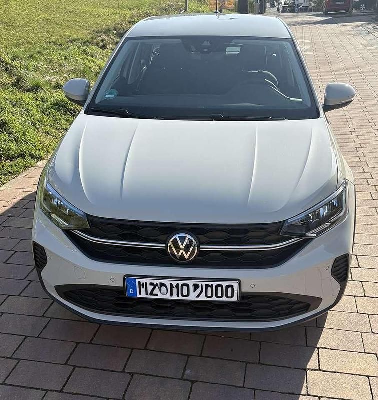 Gebraucht VW Taigo 95 PS (69 kW) 2024 Grau SUV