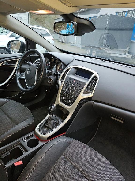 Gebraucht Opel Astra GTC 140 PS (102 kW) 2012 Schwarz Limousine