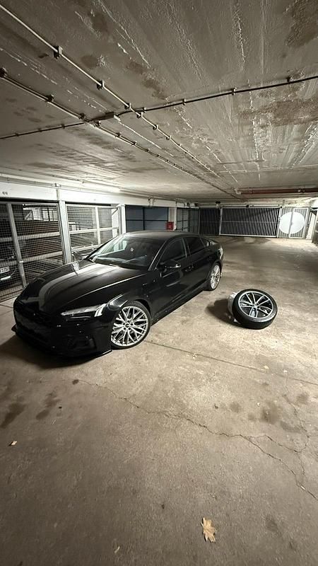 Schwarz Gebraucht 2020 Audi A5 Sportback S-Line Kleinwagen | 32.900 € (Etwas zu teuer) - Bild 1/4