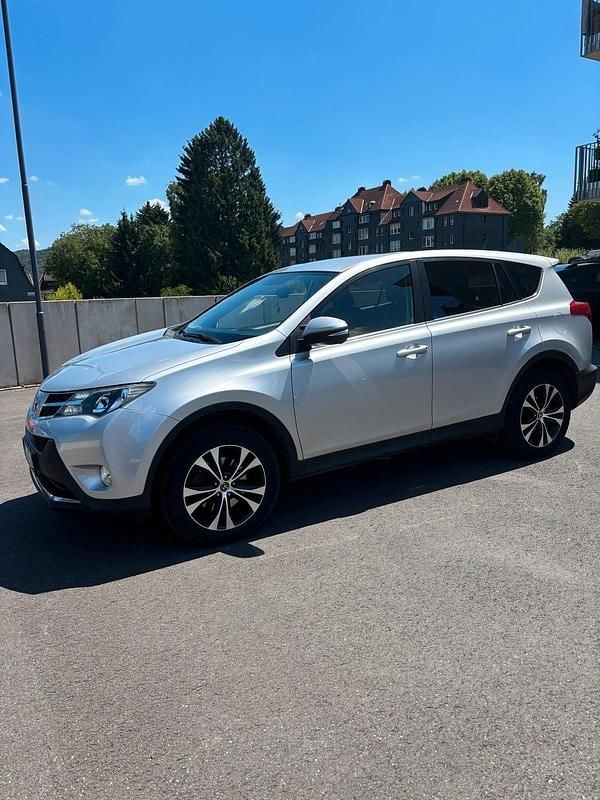 Silber Gebraucht 2014 Toyota RAV4 Edition SUV | 15.999 € (Fairer Preis) - Bild 1/4