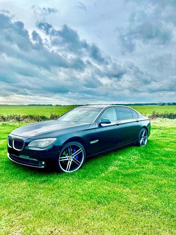 Andere farben Gebraucht 2010 BMW 730L Limousine | 13.200 € (Fairer Preis) - Bild 1/4