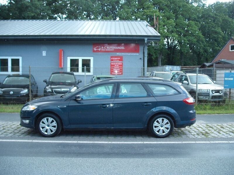 Gebraucht Ford Mondeo Ghia 140 PS (102 kW) 2010 Blau Limousine