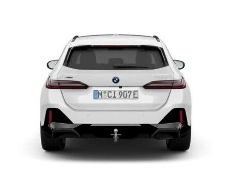 Neu BMW 530e Performance 299 PS (219 kW) 2026 Alpinweiß Kombi