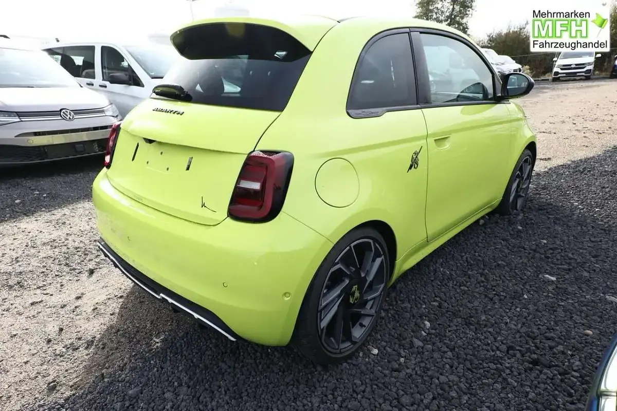 Neu Abarth 500e Turismo 114 kW (155 PS) 2025 Acid green Kleinwagen