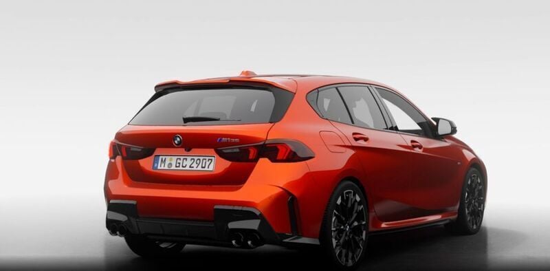 Neu BMW 135 Performance 300 PS (220 kW) 2025 Sakhir orange iii metallic Kleinwagen