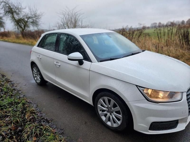 Gebraucht Audi A1 Sportback Design 95 PS (69 kW) 2018 Weiß Kleinwagen