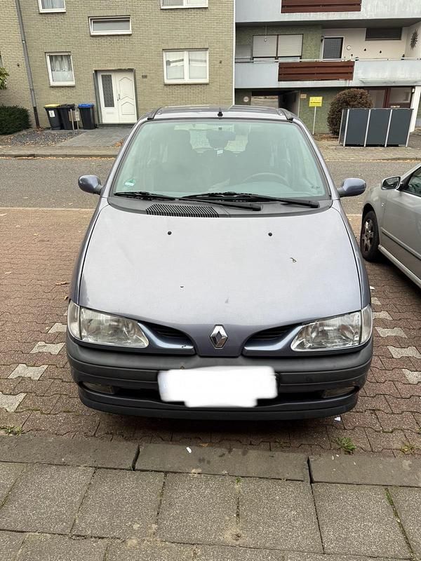 Andere farben Gebraucht 1999 Renault Mégane Limousine | 1.300 € (Fairer Preis) - Bild 1/4