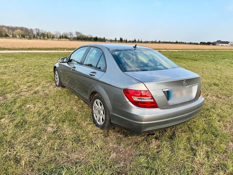 Gebraucht Mercedes C180 156 PS (114 kW) 2012 Silber Limousine