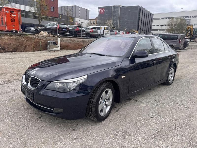 Gebraucht BMW 523 190 PS (139 kW) 2007 Blau Limousine