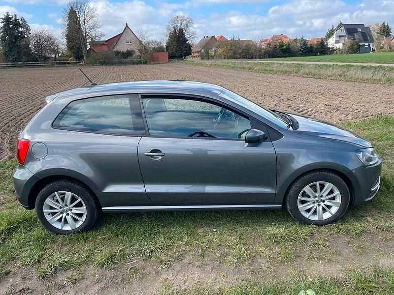 Gebraucht VW Polo Comfortline 90 PS (66 kW) 2016 Grau Kleinwagen