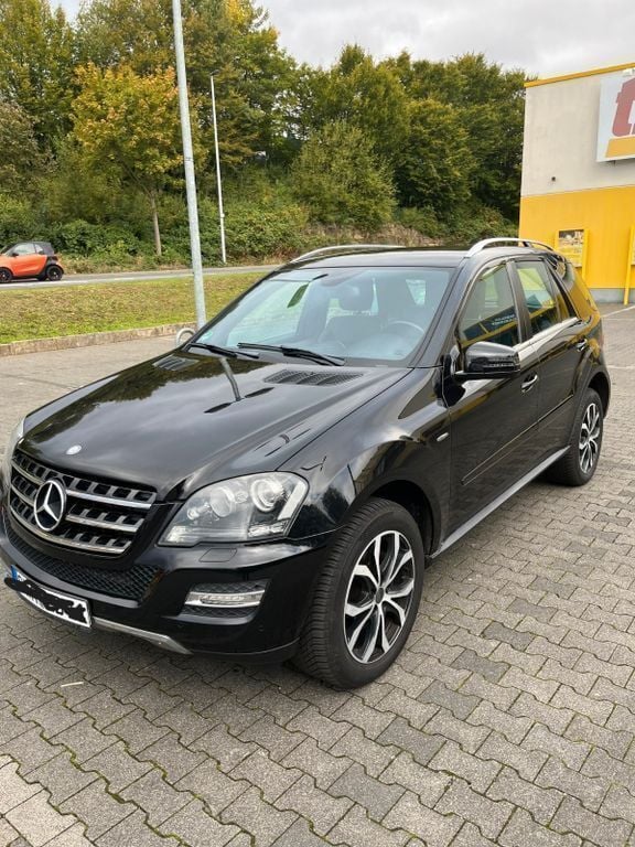 Gebraucht Mercedes ML350 Edition 231 PS (169 kW) 2011 Schwarz SUV