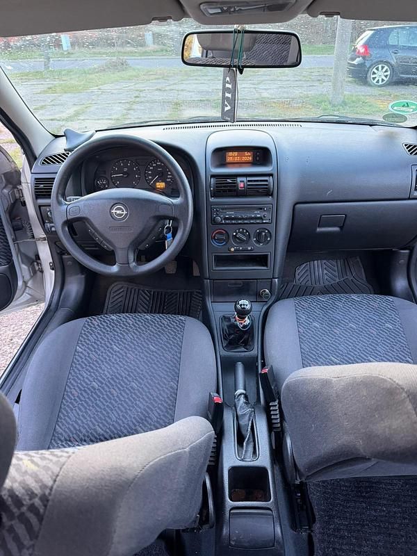 Gebraucht Opel Astra 101 PS (74 kW) 2001 Silber Kombi